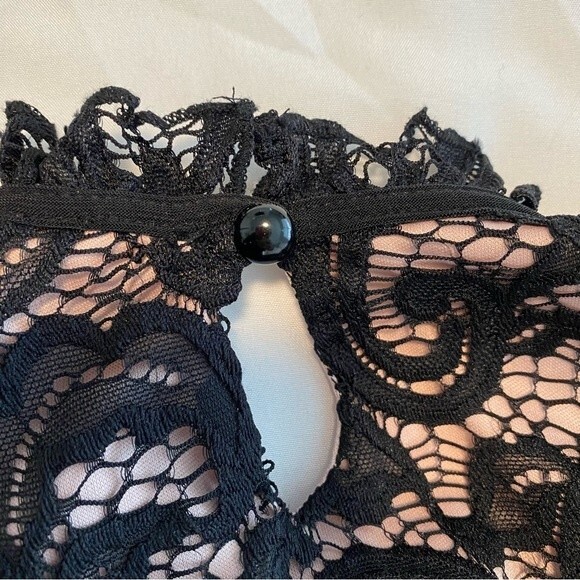 Perseption Lace Black Pink Short Sleeve Sexy Dressy V Neck Cut Out Top Size M - Picture 7 of 8